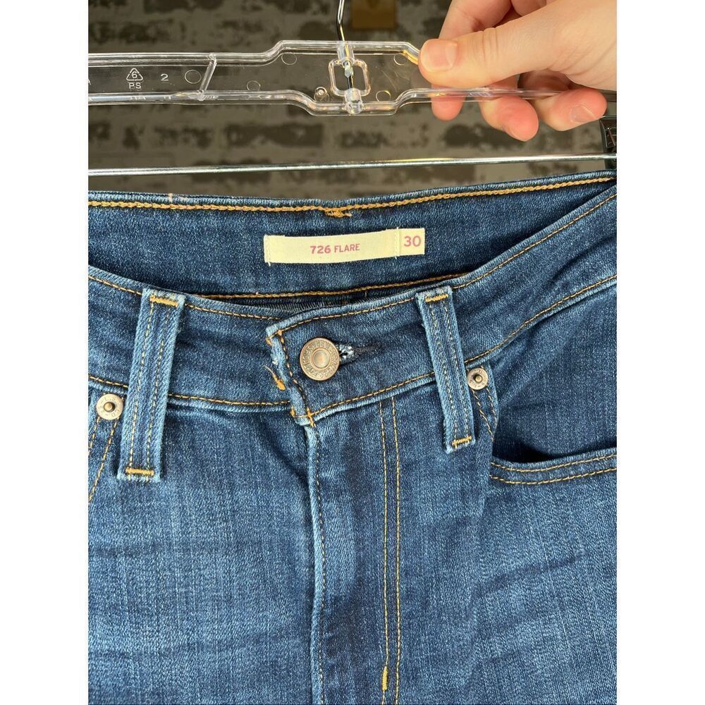 Levi’s | women 726 flare denim jeans - Picture 2 of 8